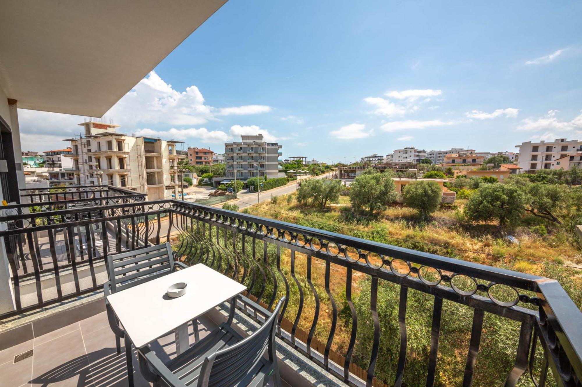 Bianco Hotel Ксамил Екстериор снимка