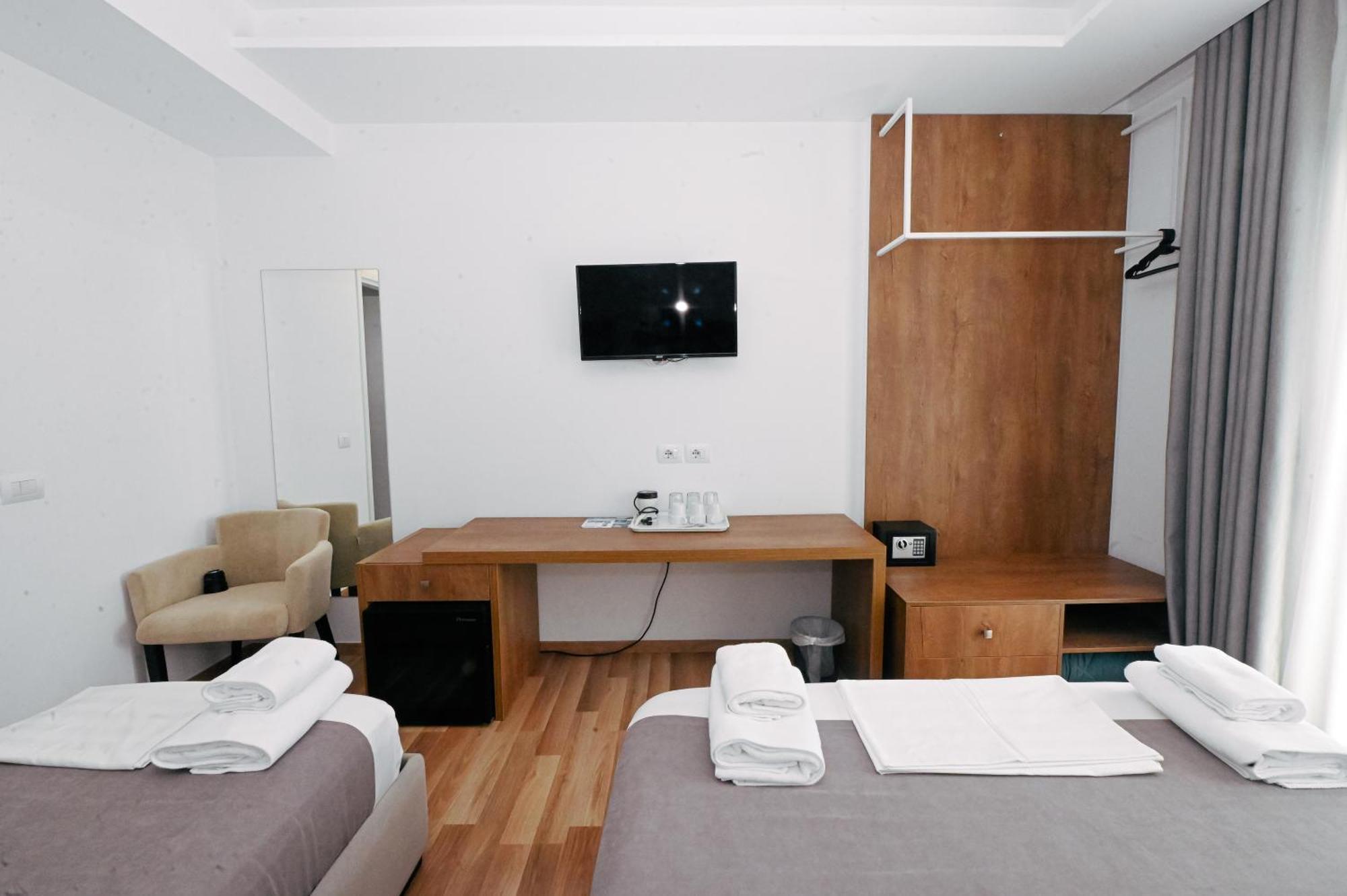Bianco Hotel Ксамил Екстериор снимка