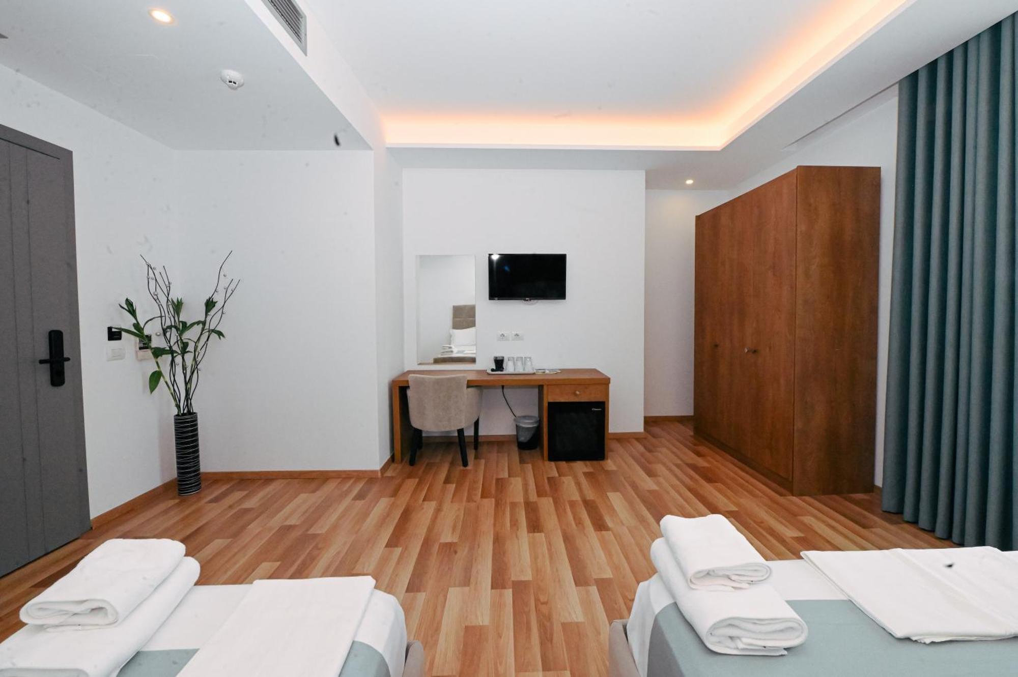 Bianco Hotel Ксамил Екстериор снимка