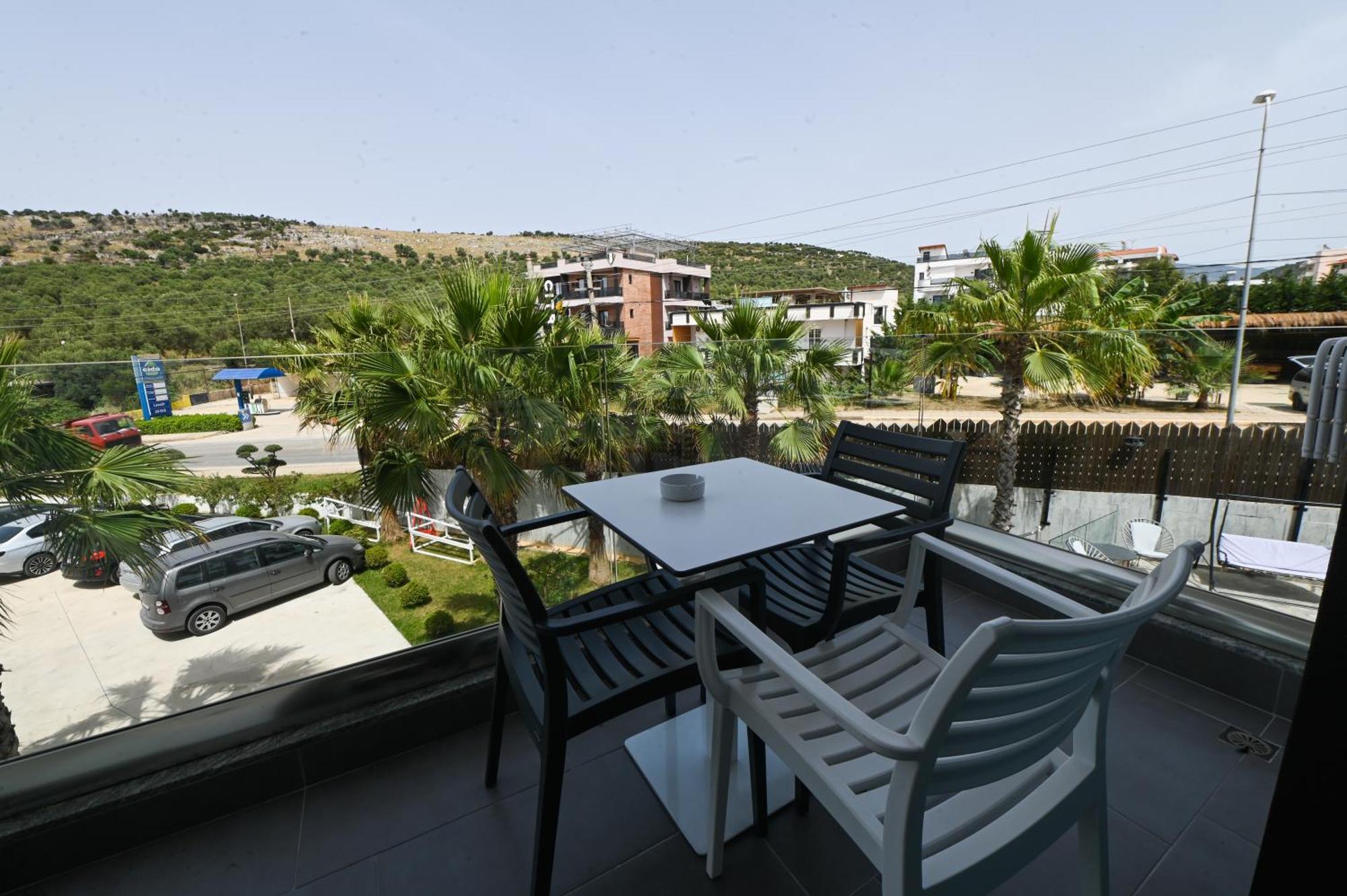Bianco Hotel Ксамил Екстериор снимка