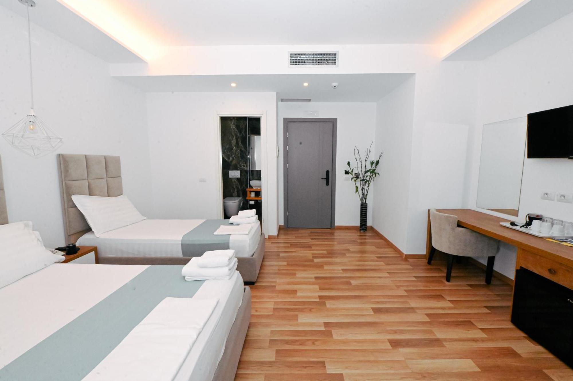 Bianco Hotel Ксамил Екстериор снимка