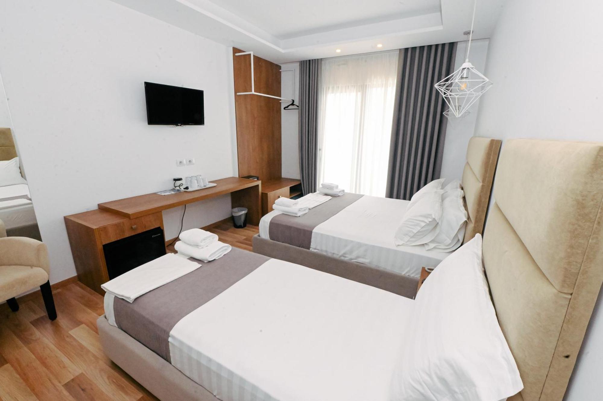 Bianco Hotel Ксамил Екстериор снимка