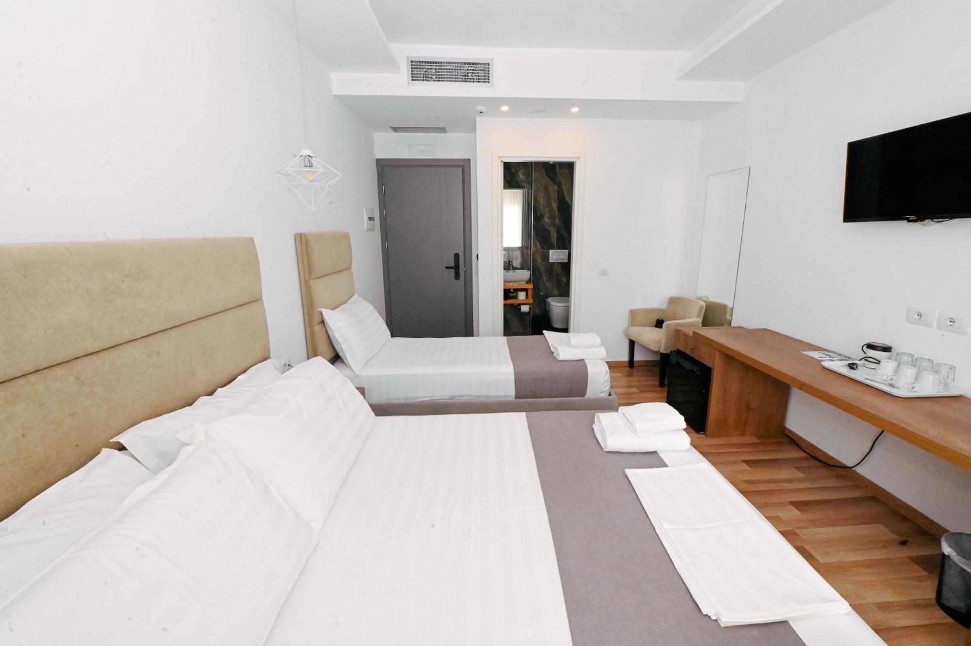 Bianco Hotel Ксамил Екстериор снимка