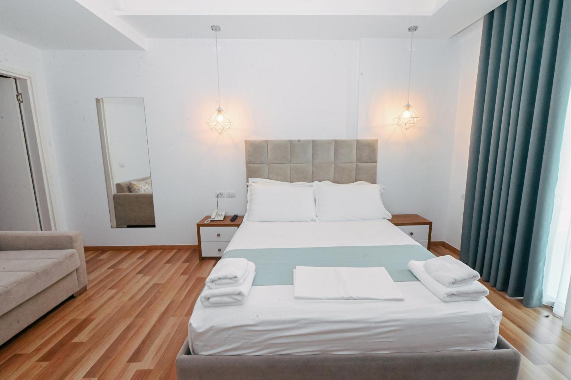 Bianco Hotel Ксамил Екстериор снимка