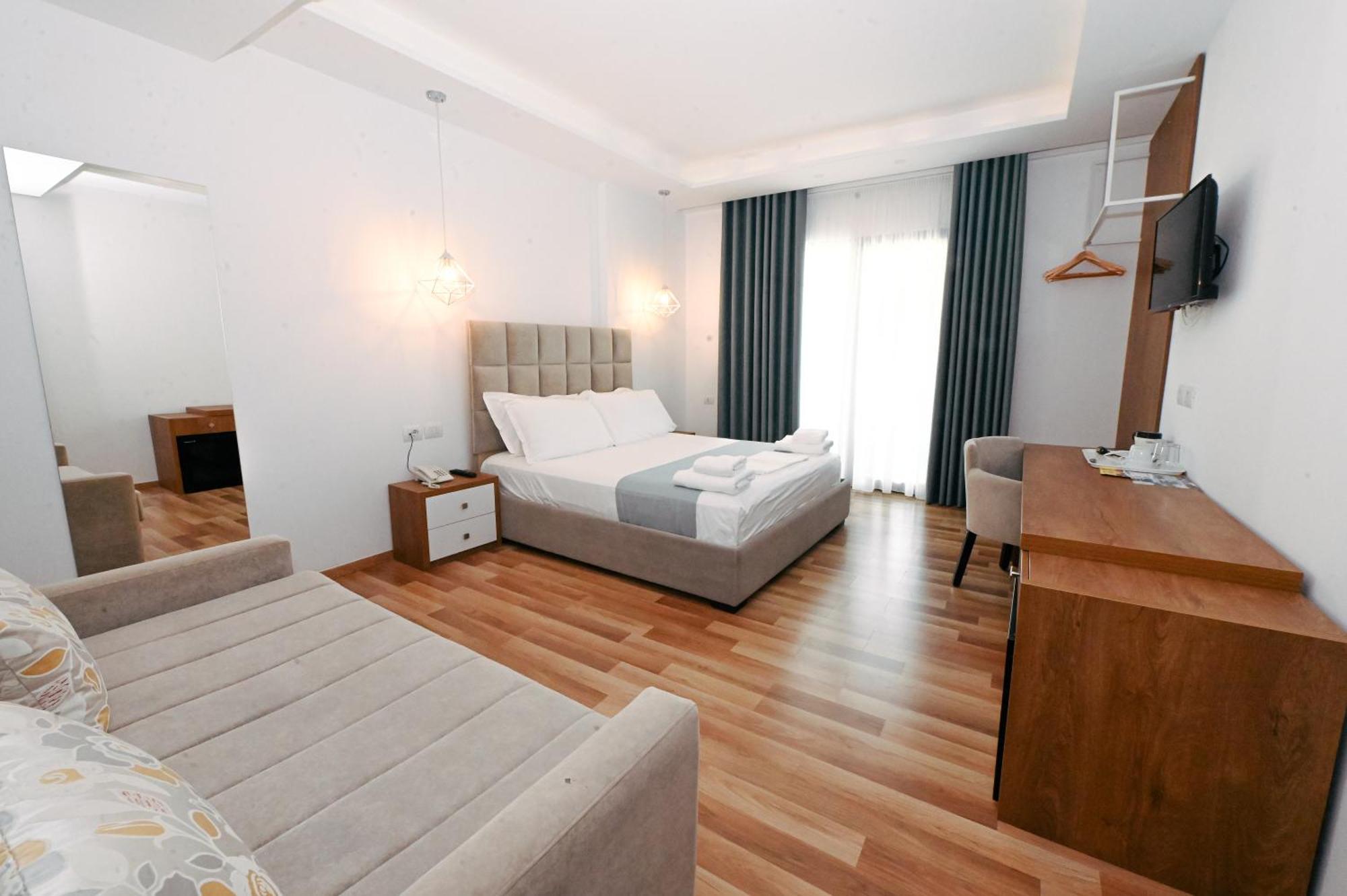 Bianco Hotel Ксамил Екстериор снимка