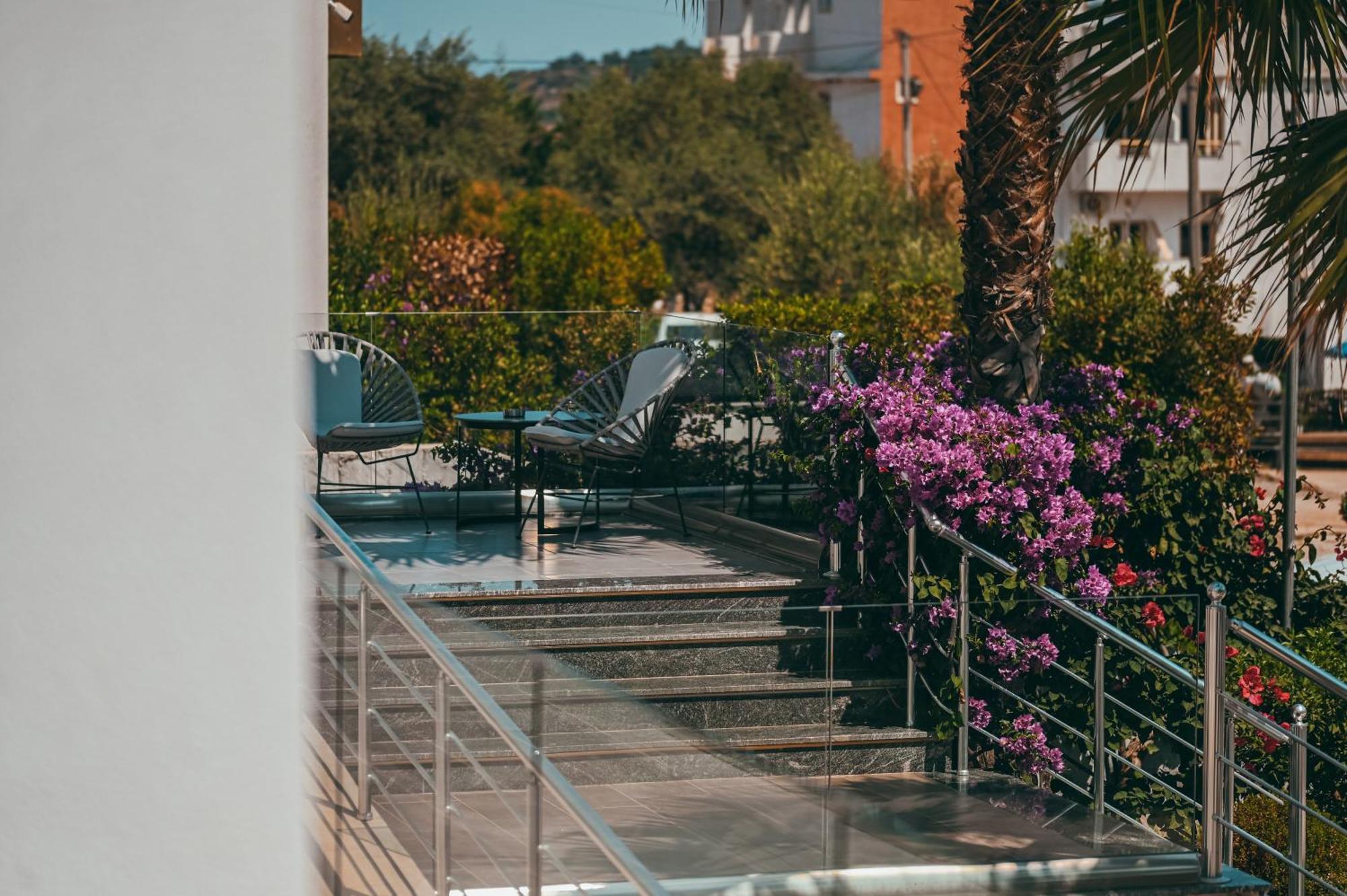Bianco Hotel Ксамил Екстериор снимка