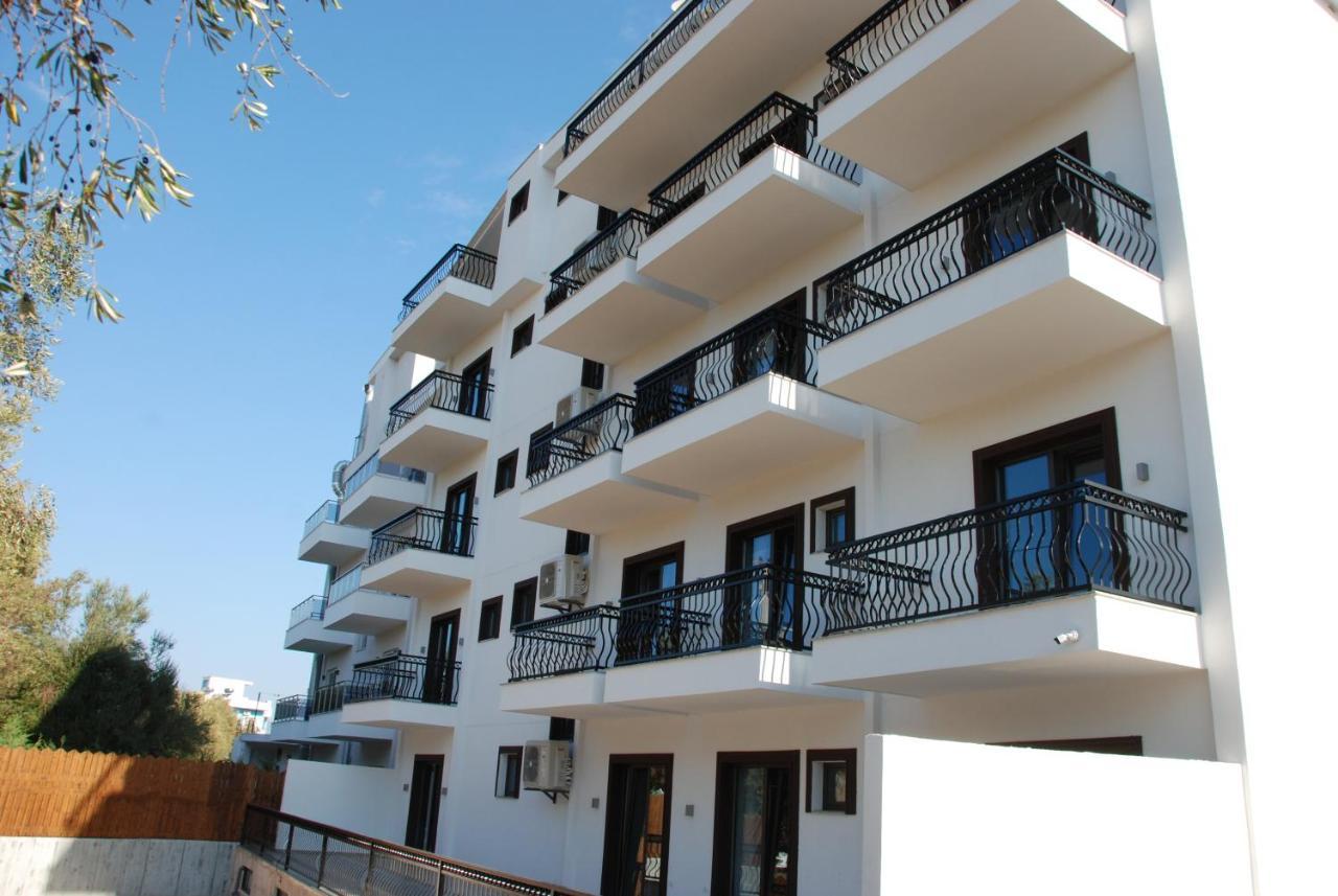 Bianco Hotel Ксамил Екстериор снимка